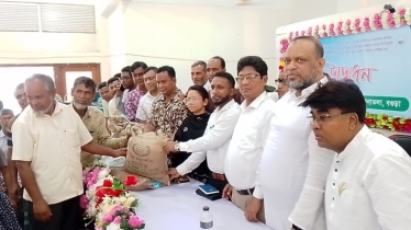 সোনাতলায় ১৪শ কৃষকের হাতে কৃষি প্রণোদনা